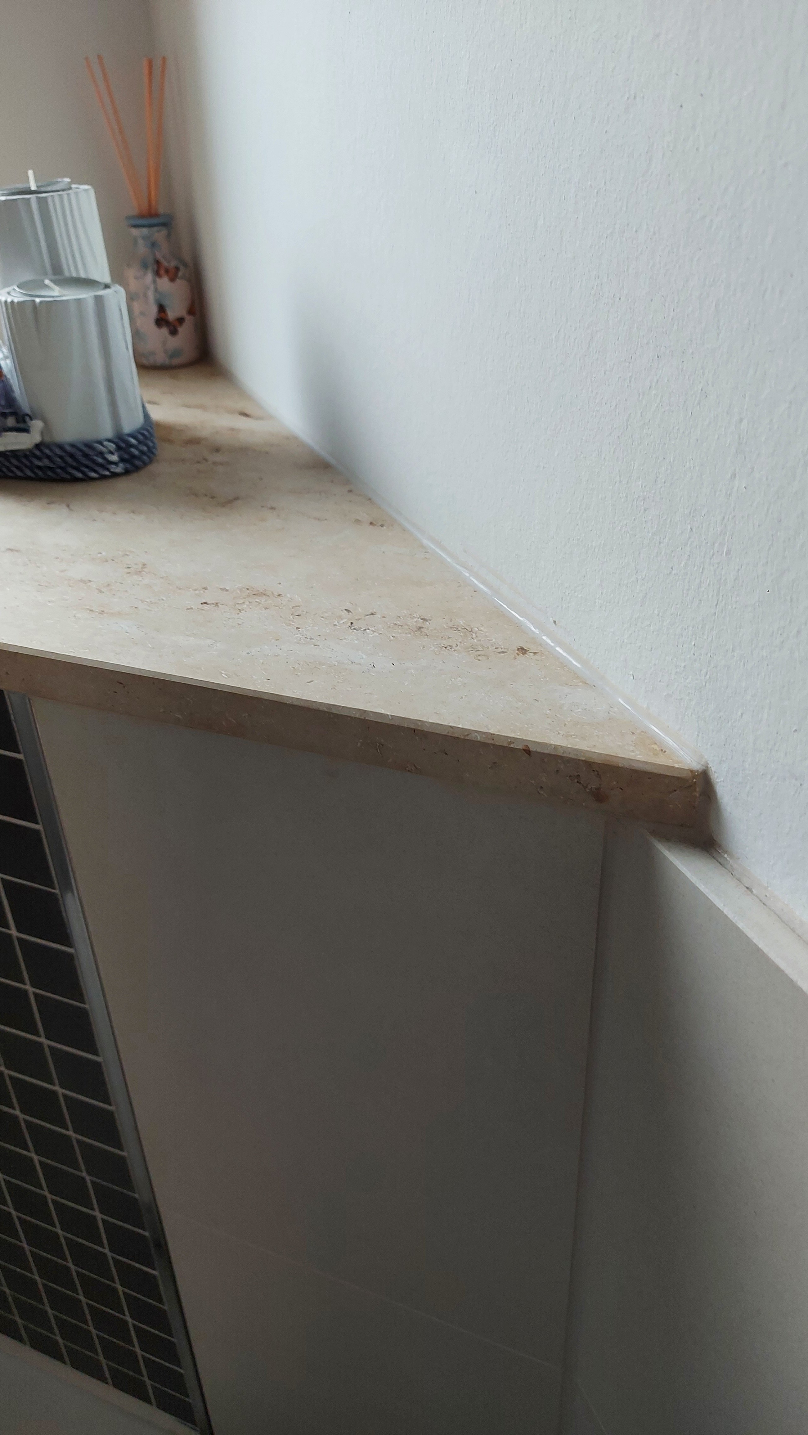 1cm-spalt-zwischen-wand-fliese-und-tuerzarge-549147-1.jpg
