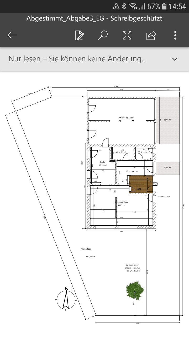 Grundriss eines Hauses mit Garage, Küche, Wohn-Ess-Bereich, Flur, Hauswirtschaftsraum und Garten.