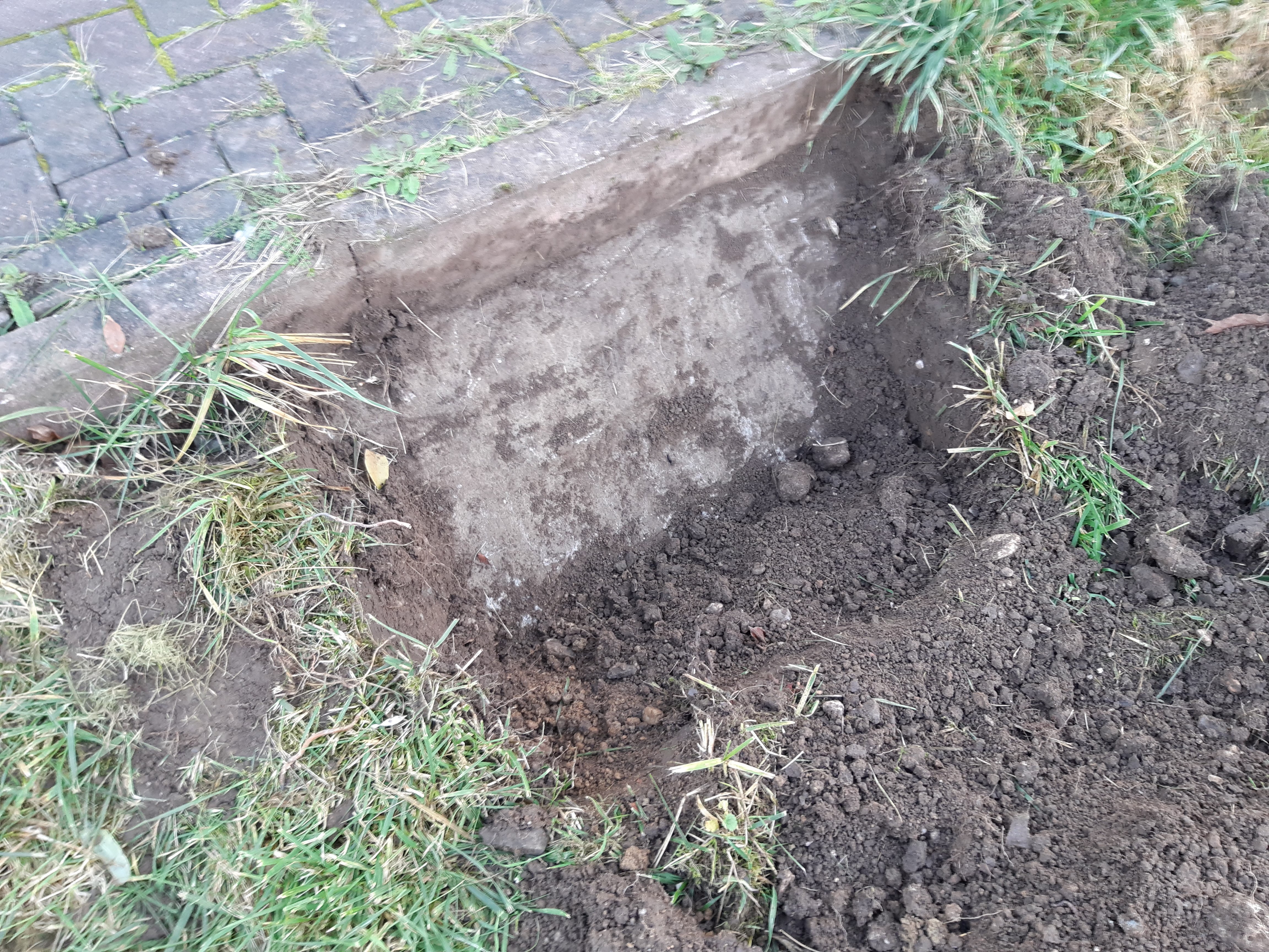 2_Betonsockel.jpg