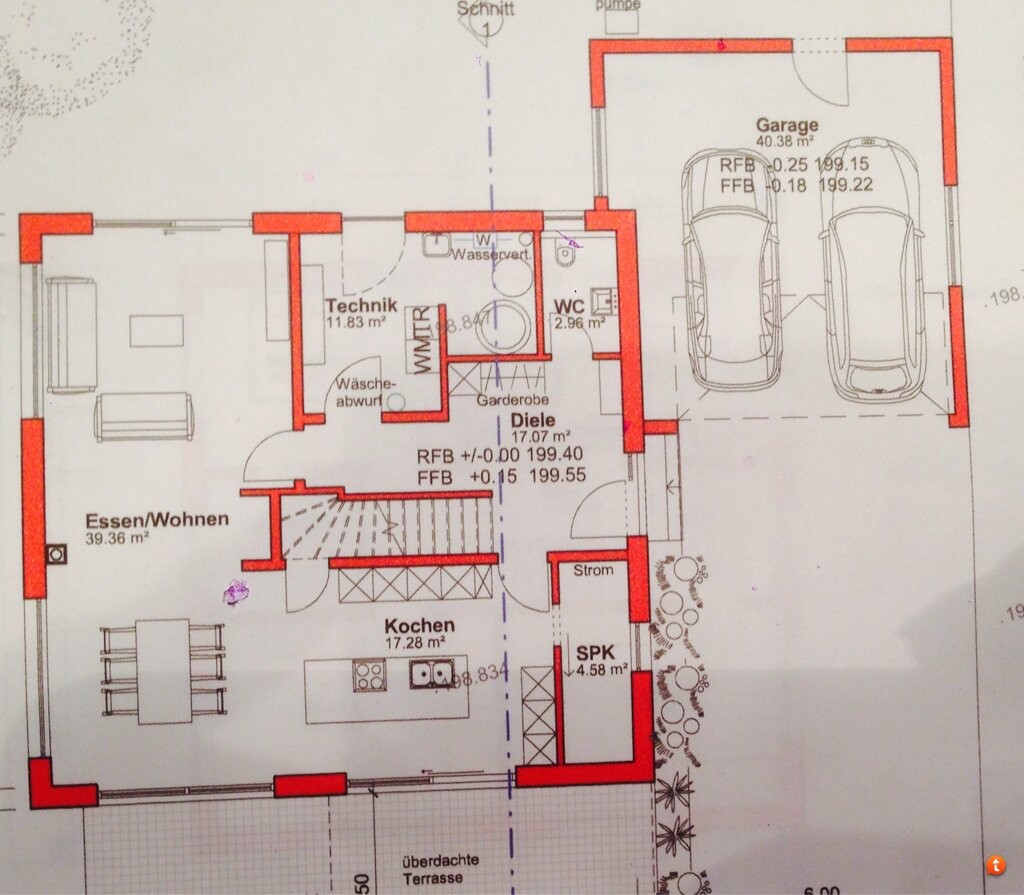 2D-Grundriss eines Hauses mit Küche, Wohn-/Essbereich und Garage