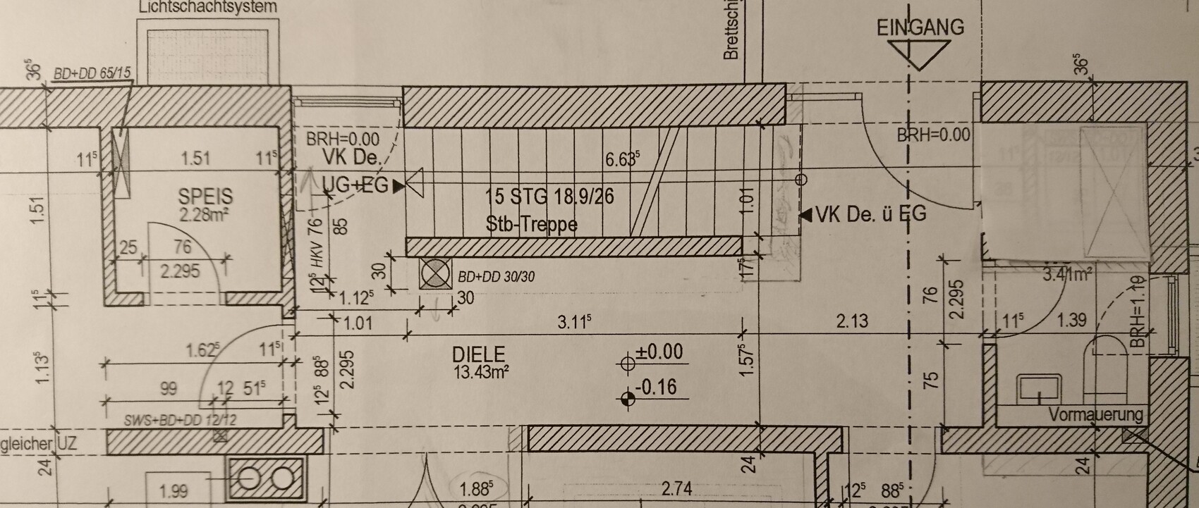 Architekturplan: horizontaler Grundriss mit Diele, Speis, Treppe, Eingang, Vorraum; Maßangaben.