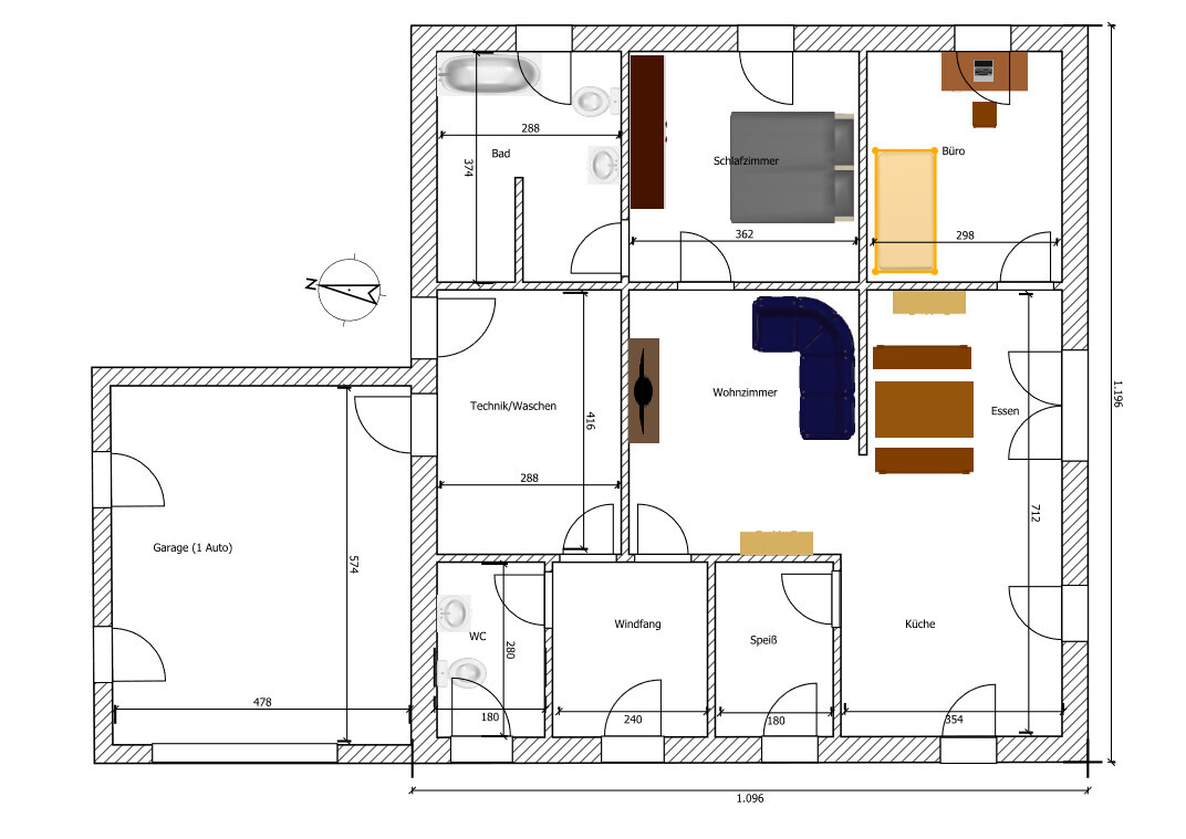 Grundriss eines Hauses: Wohnzimmer mit Sofa, Küche, Esszimmer, Schlafzimmer, Bad, Garage.