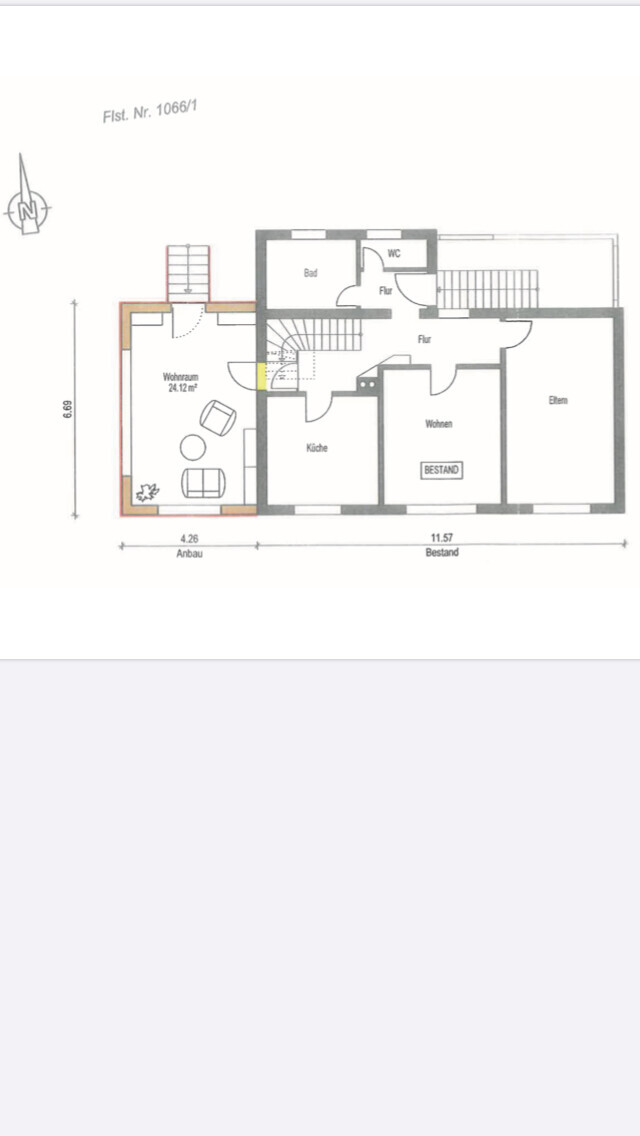 Grundriss eines Hauses: linker Anbau-WWohnraum, Küche; Bestand: Wohnen/Elternzimmer.