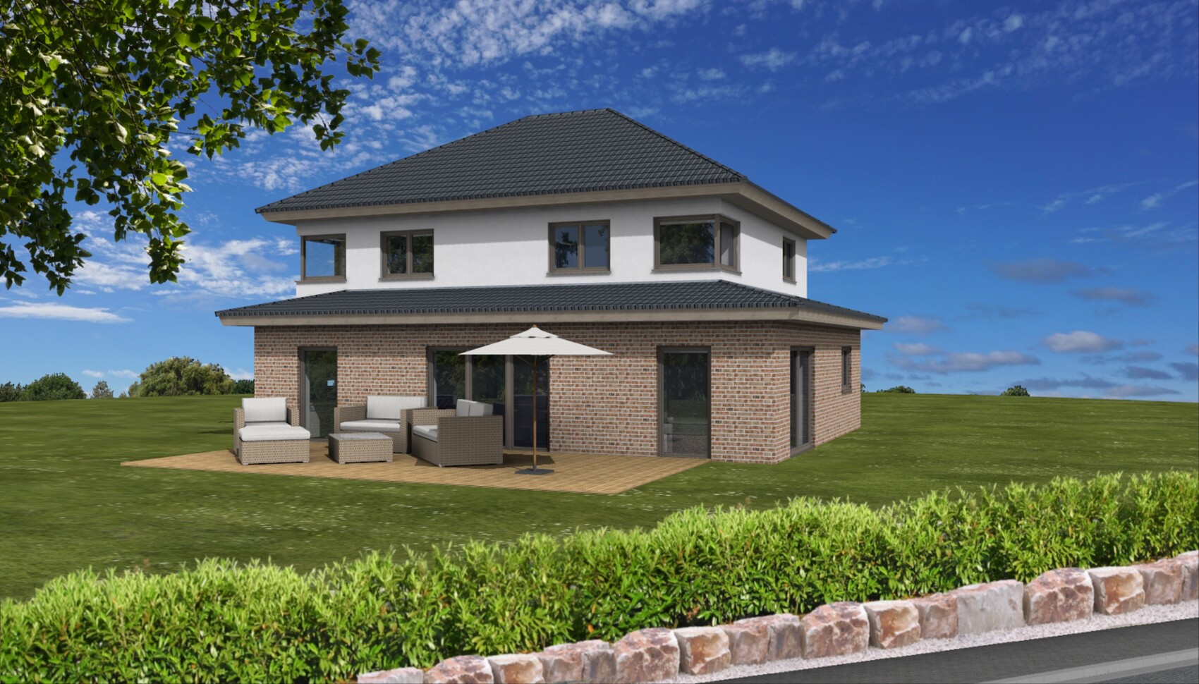 Zweistöckiges Haus mit Backsteinbasis, weißem Obergeschoss, Terrasse mit Möbeln und Sonnenschirm.