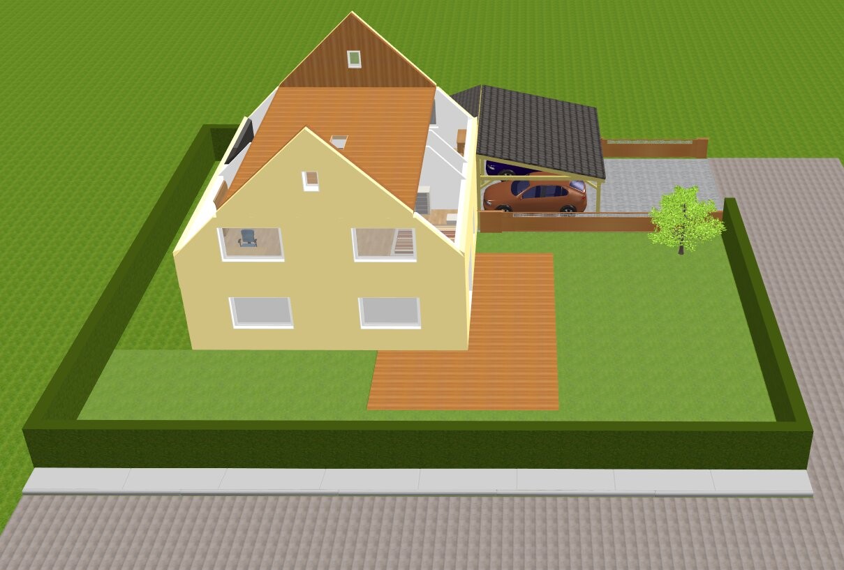 Arealansicht eines Einfamilienhauses mit gelber Fassade, Carport mit Auto, grünem Garten und Zaun.
