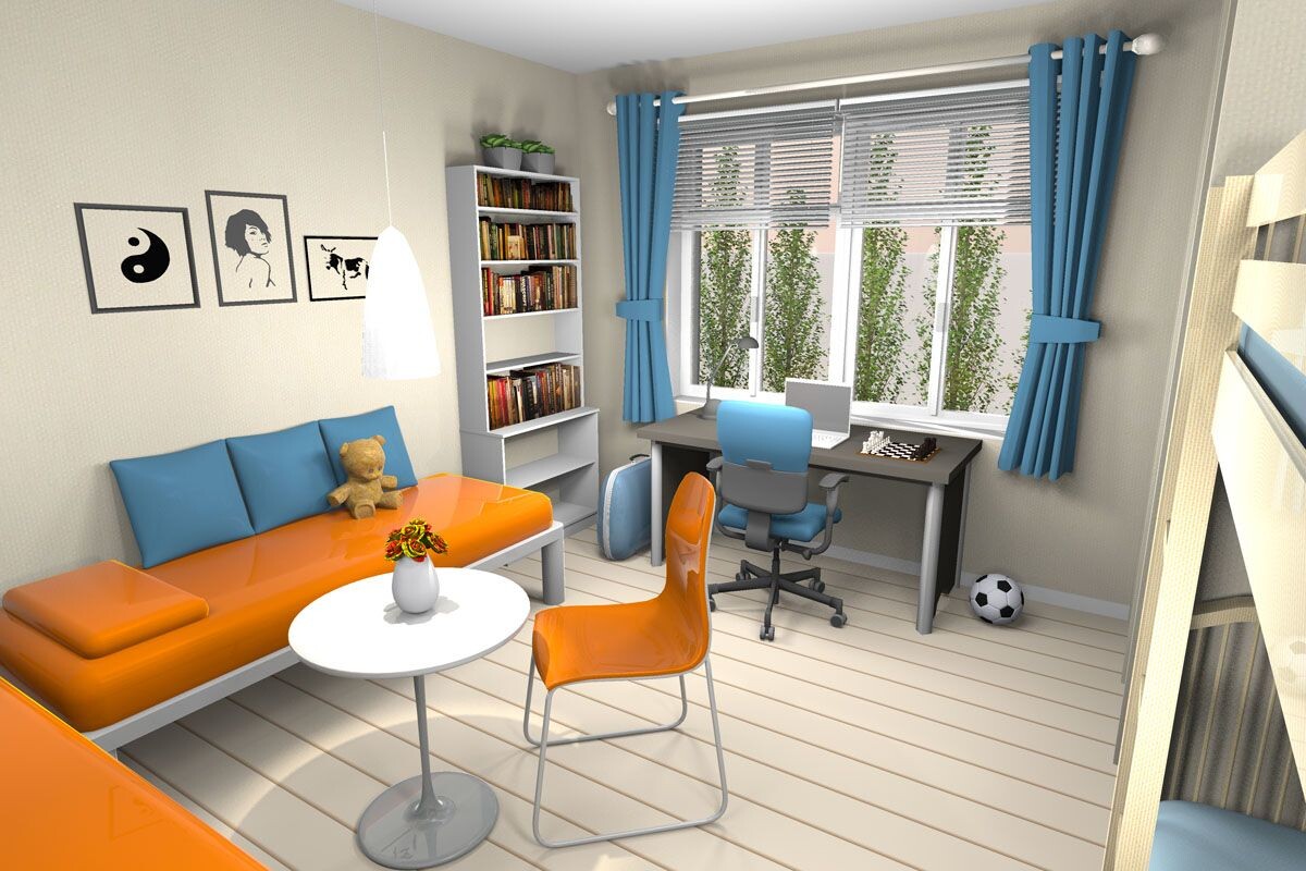 Modernes Zimmer: orange Sofa, blaue Kissen, Schreibtisch mit Laptop, Regal und blaue Vorhänge.