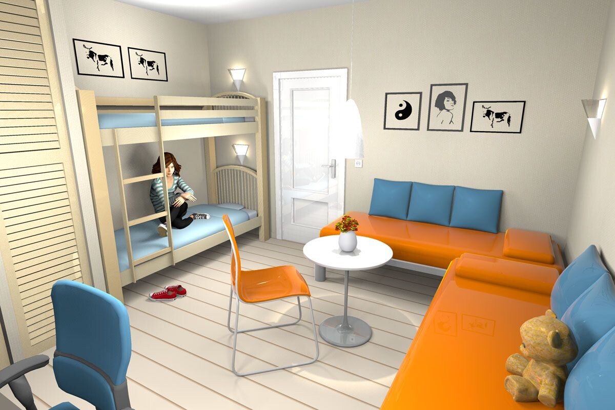 Helles Zimmer mit Etagenbett, Person auf unterer Liege, orange Sofa, blaue Kissen, runder Tisch.