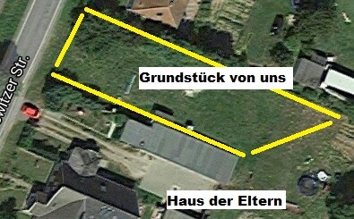 Luftaufnahme eines grundstuecks mit gelber umrandung und texthinweisen grundstueck von uns und haus der eltern