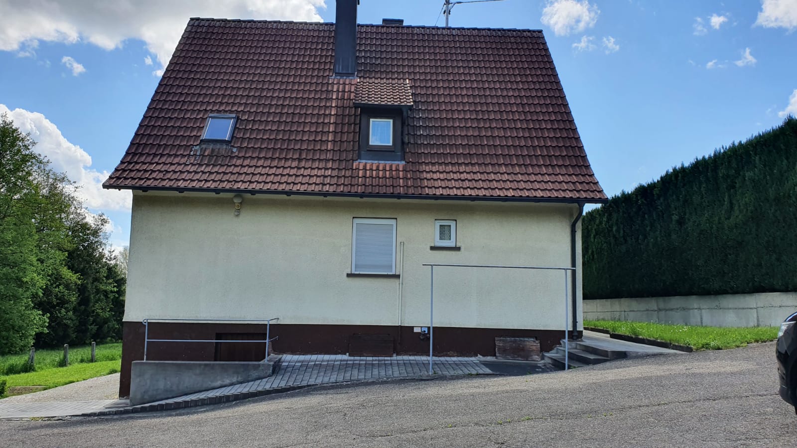 65-jahre-alt-sanierungsbeduerftig-aber-teil-der-familie-501319-2.jpg