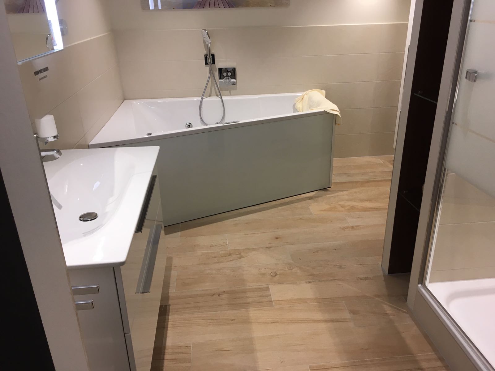802m-positionierung-waschbecken-toilette-171598-1.JPG