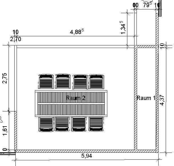 Grundriss eines Raums mit rechteckigem Tisch und acht Stühlen; Beschriftung Raum 2.