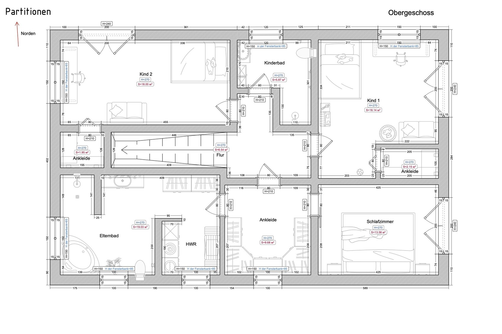 Grundriss der oberen Etage mit Schlafzimmer, zwei Kinderzimmern, Ankleiden, Bädern, Flur.