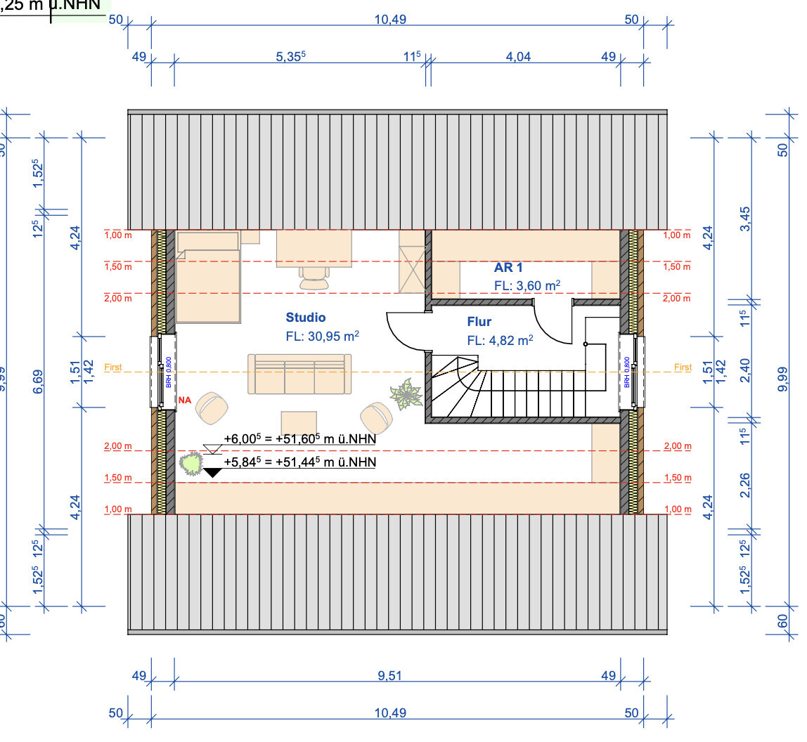 Grundrissplan eines Innenraums mit Studio, Flur und Treppe sowie Möblierung