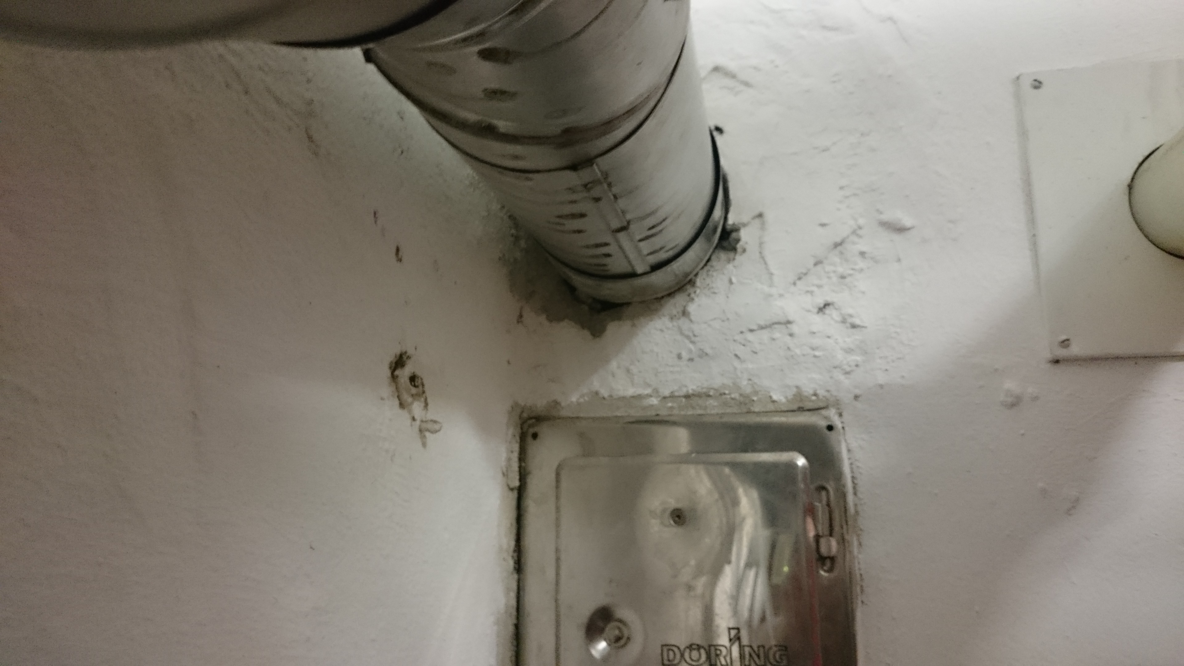 abdichten-von-heizungsrohr-zu-wand-152553-1.jpg