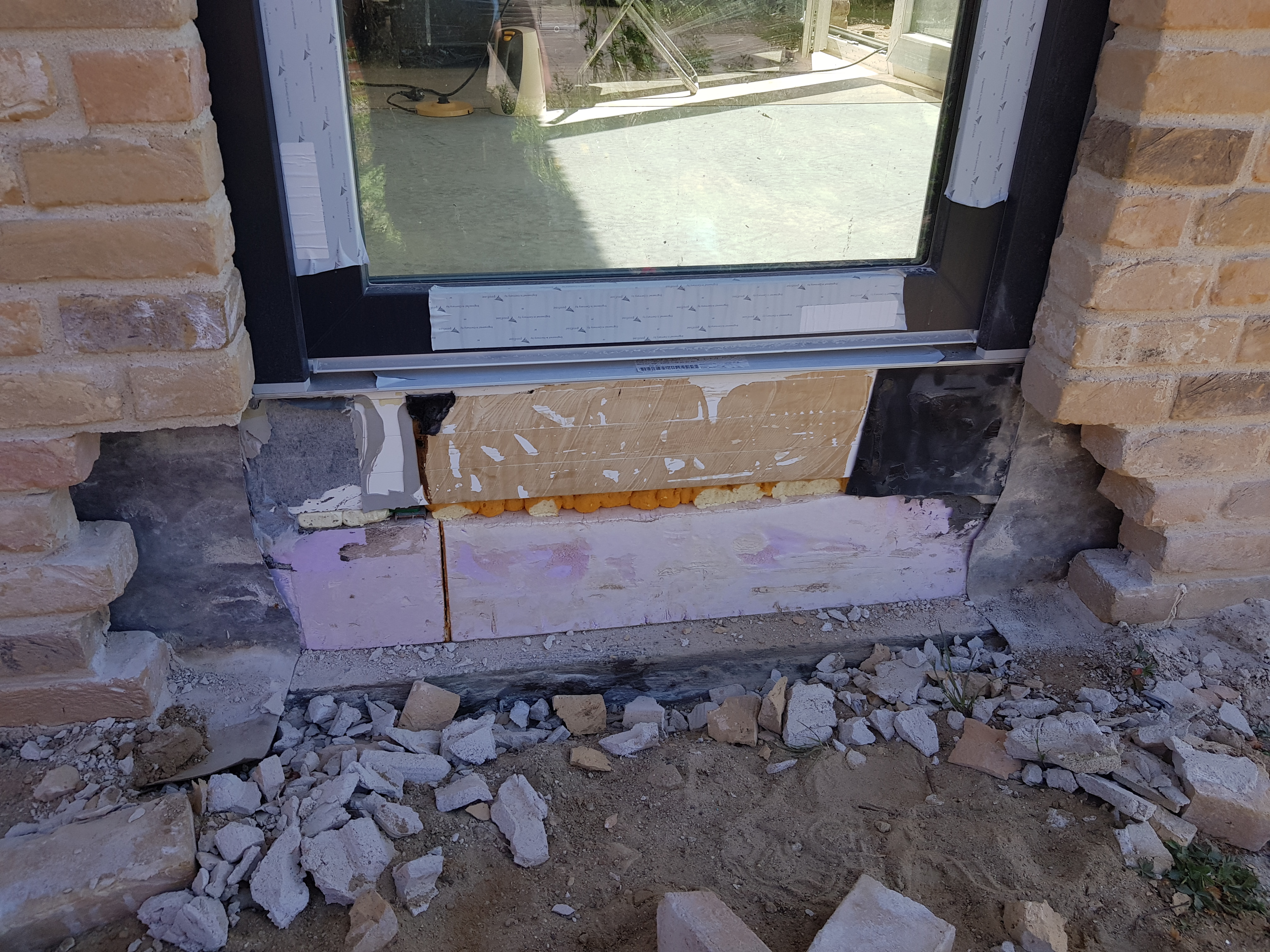 abdichtung-der-fenster-gegen-stauwasser-323283-1.jpg