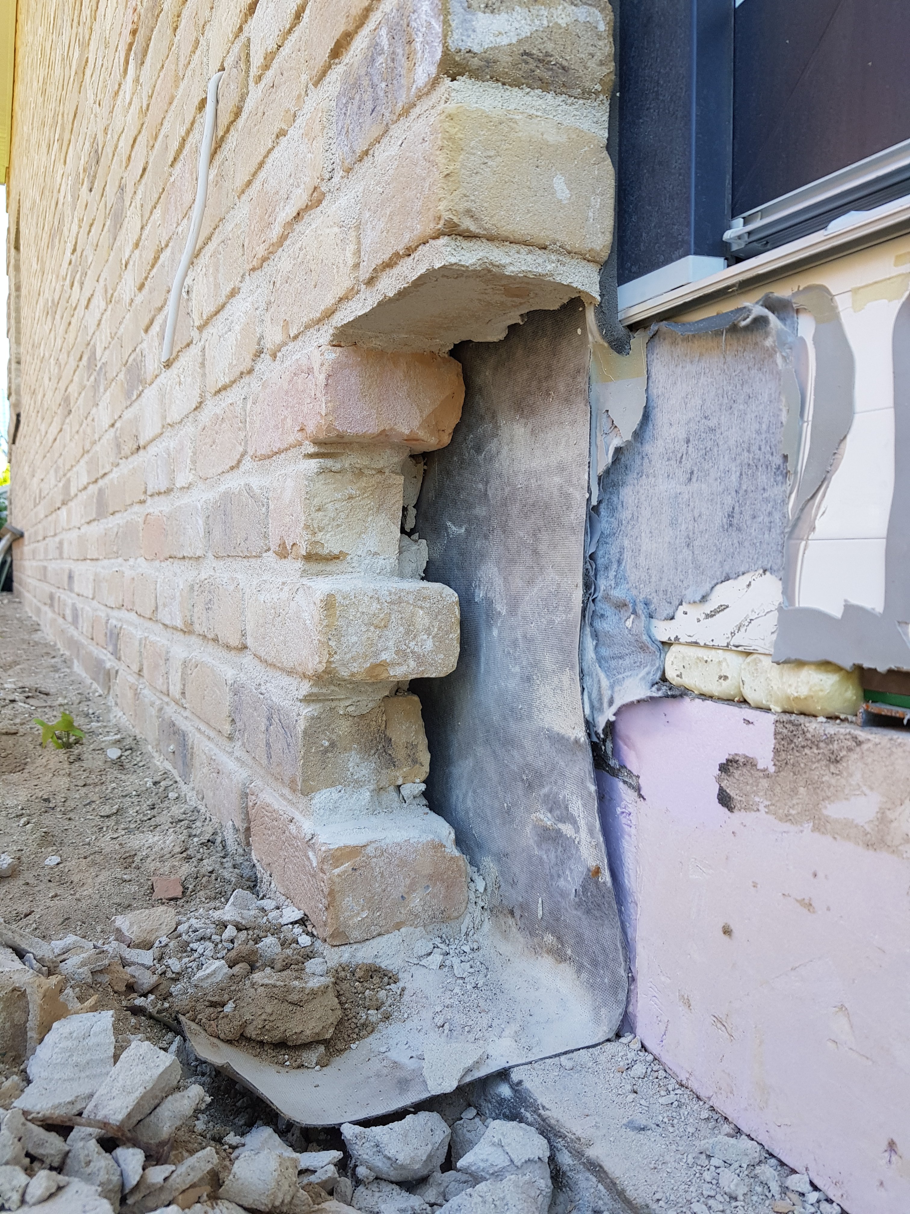 abdichtung-der-fenster-gegen-stauwasser-323283-2.jpg
