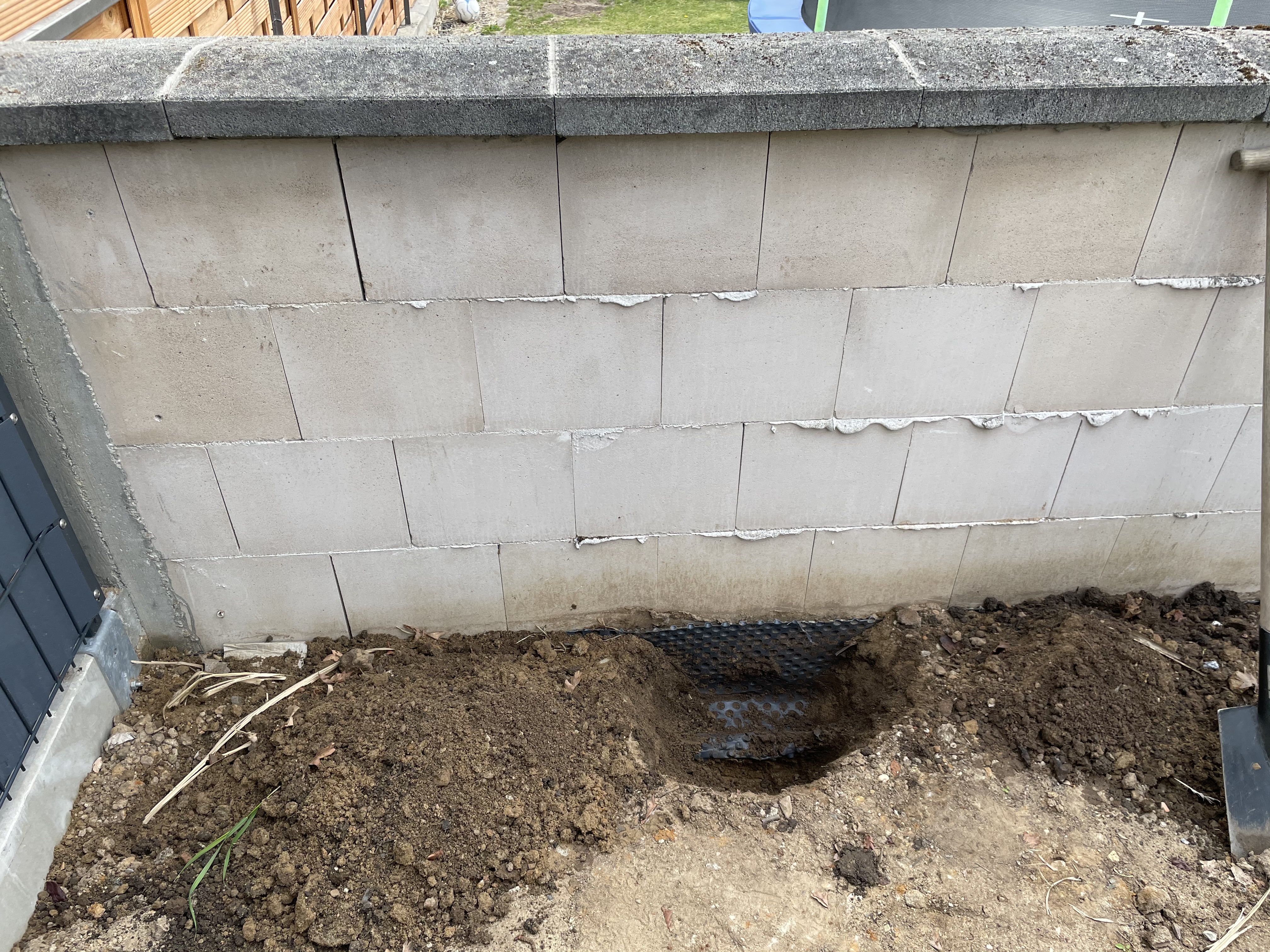 abdichtung-gartenmauer-zum-nachbarn-496215-3.jpeg