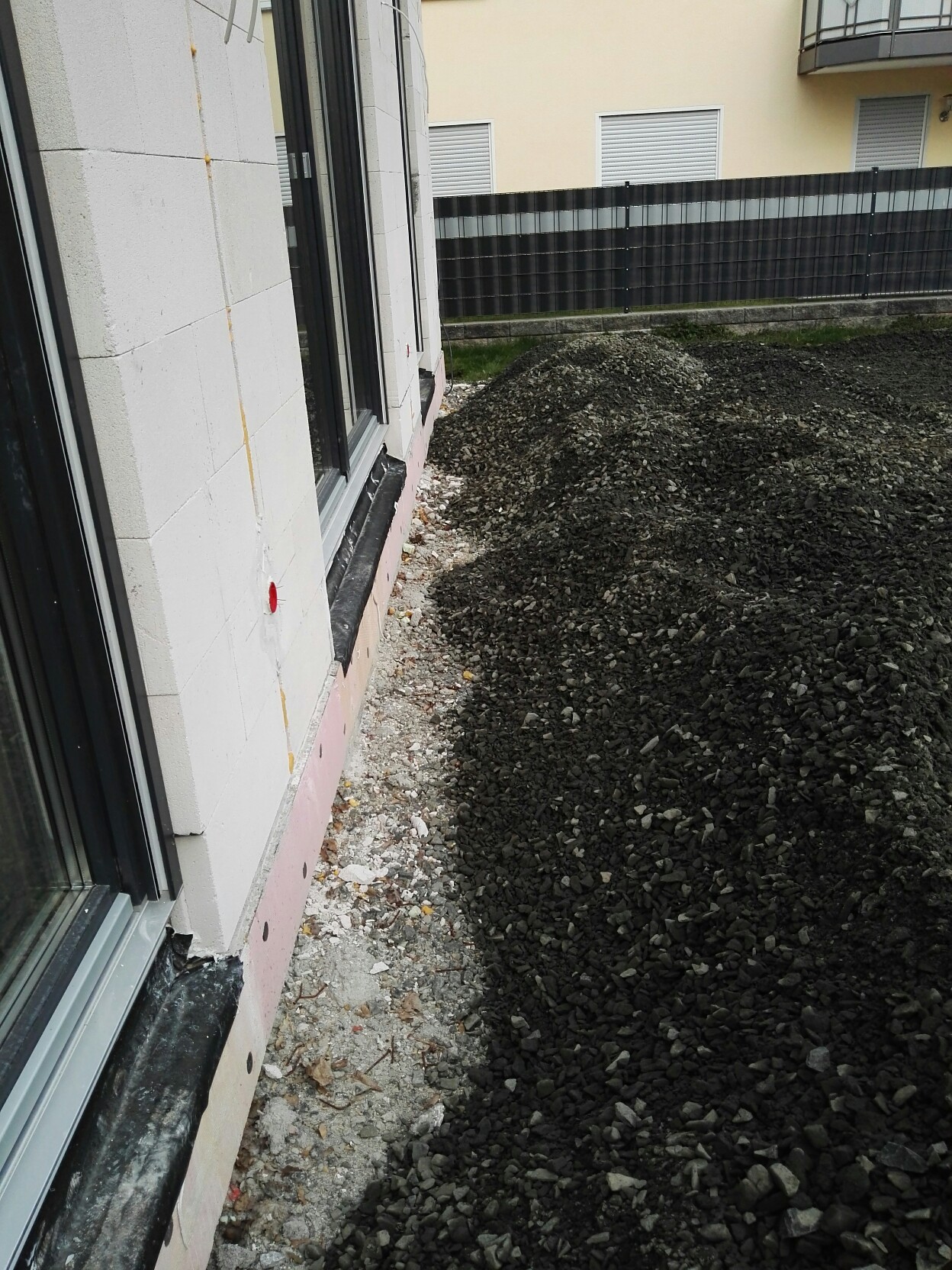 abdichtung-hauswand-terrasse-199404-2.jpg