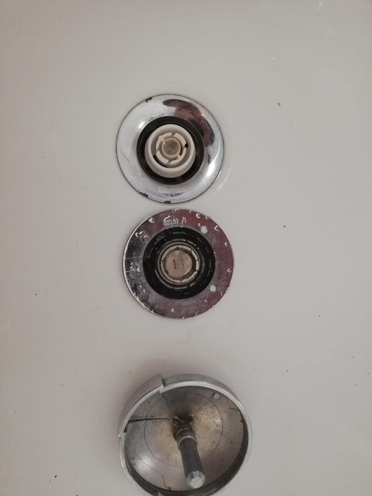 ablaufventil-badewanne-schliesst-nicht-405393-2.jpeg