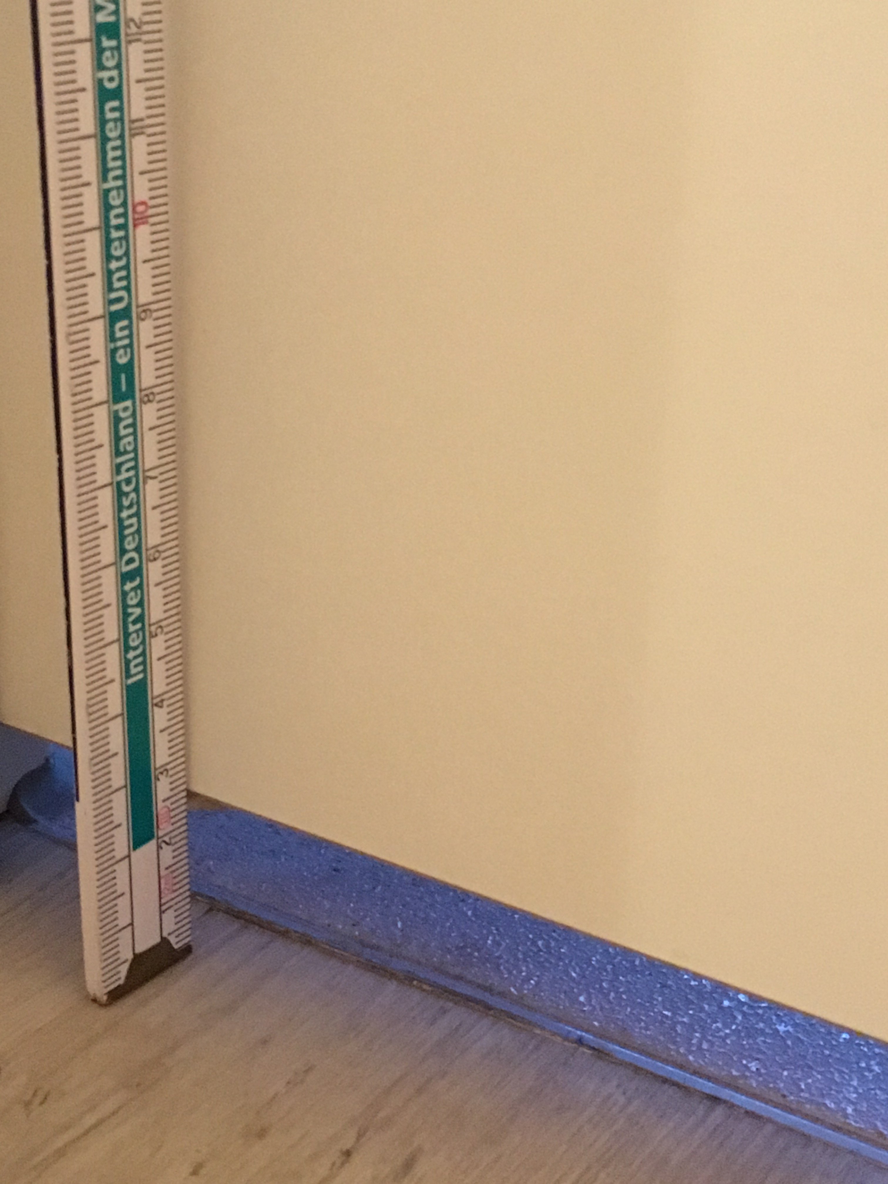 abstand-zwischen-tueren-und-boeden-25mm-231643-1.JPG
