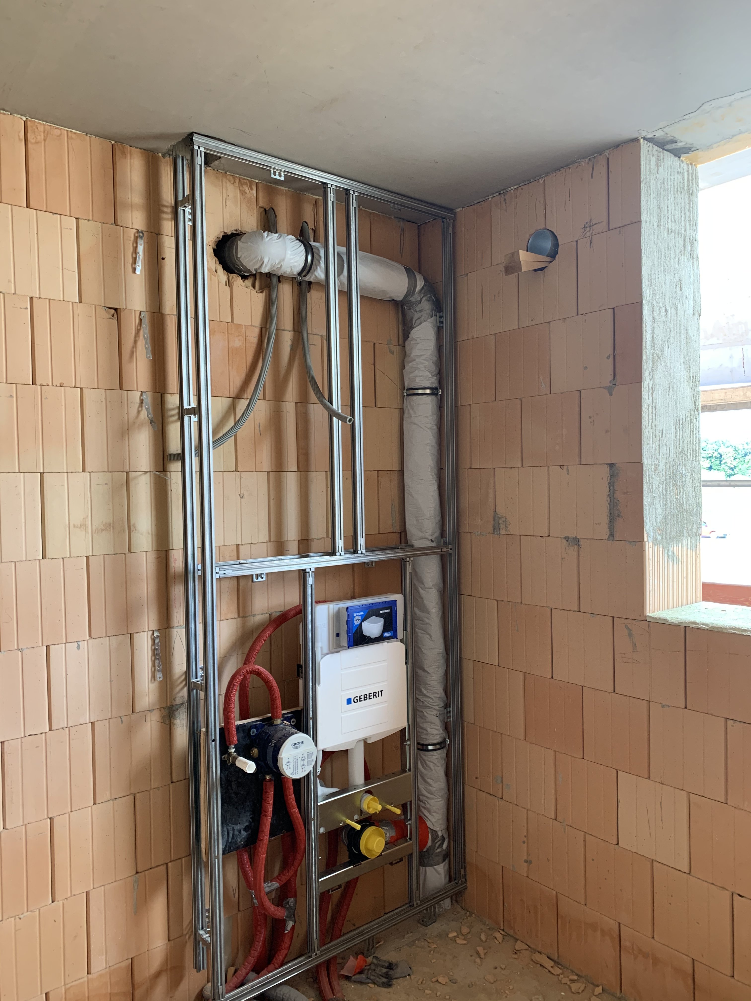 abwasserentlueftung-ueber-dach-hauswand-415734-1.jpeg