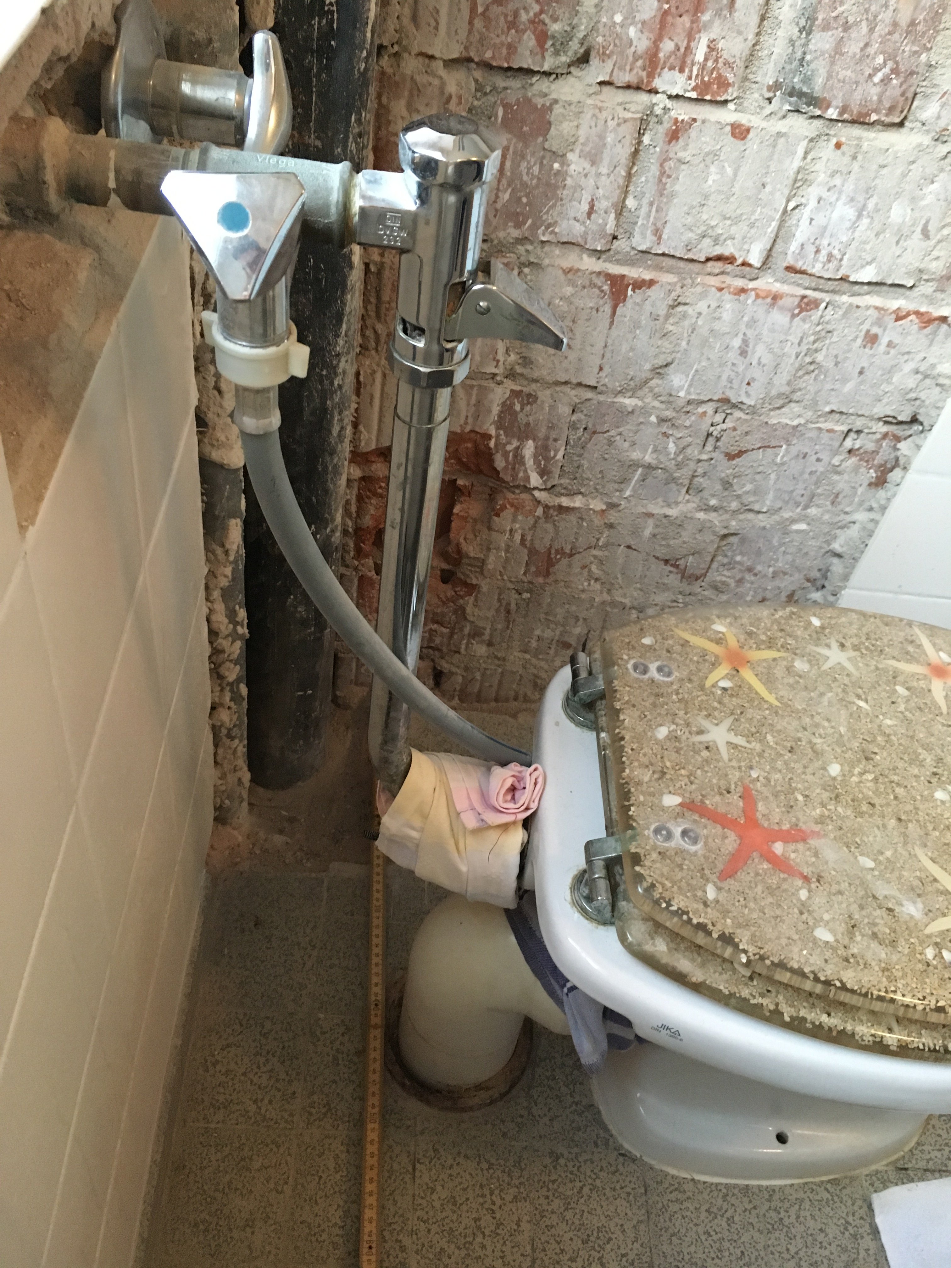 abzweig-fuer-wc-in-altes-gussrohr-moeglich-319137-1.JPG