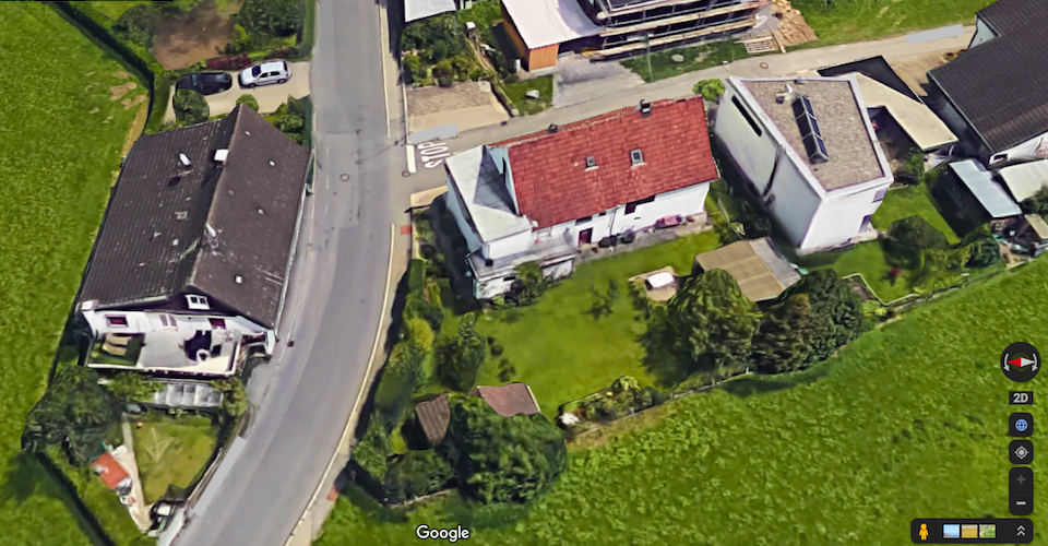 aerischer-blick-auf-einfamilienhaeuser-strassenansicht.png