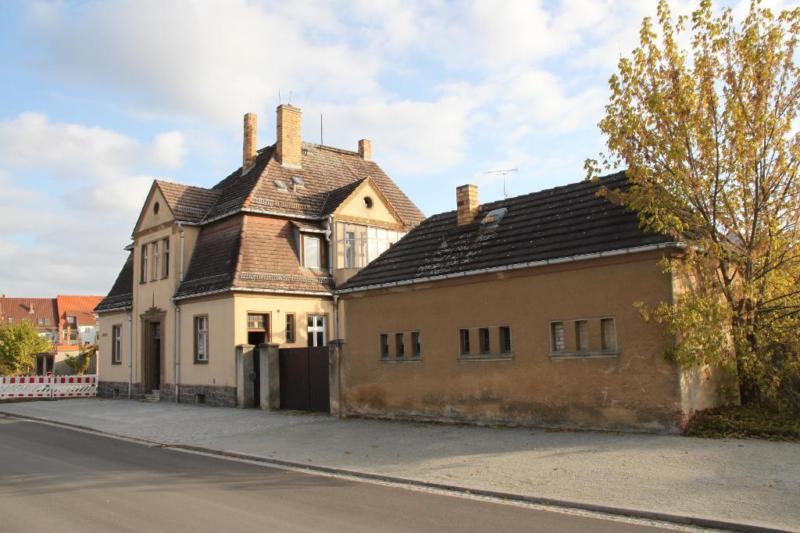 altbau-haus-aussenansicht-strassenansicht.JPG