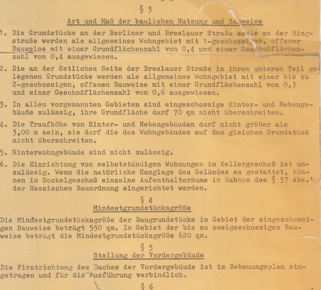 Alter gelblicher Bauordnungs-Text über Grundstücks-Nutzung und Baurecht als Dokument