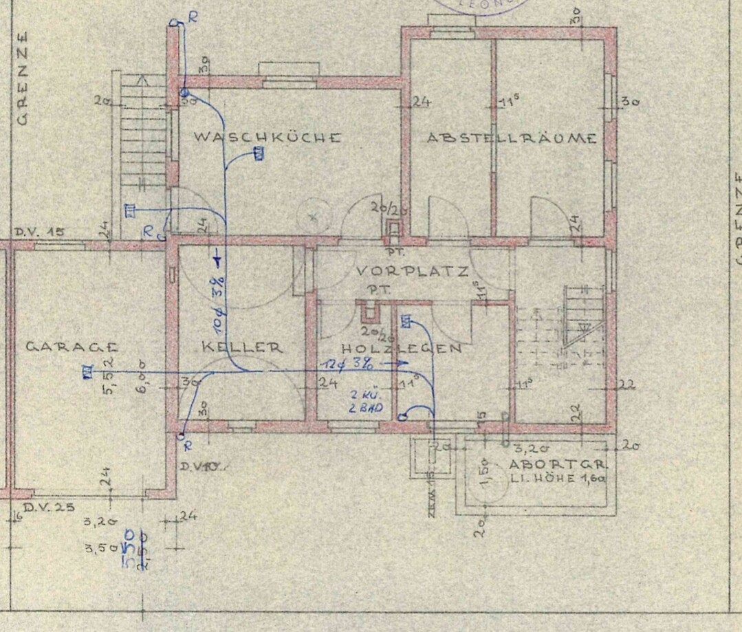 Grundriss eines Hauses: Waschküche, Abstellräume, Keller, Vorplatz, Garage