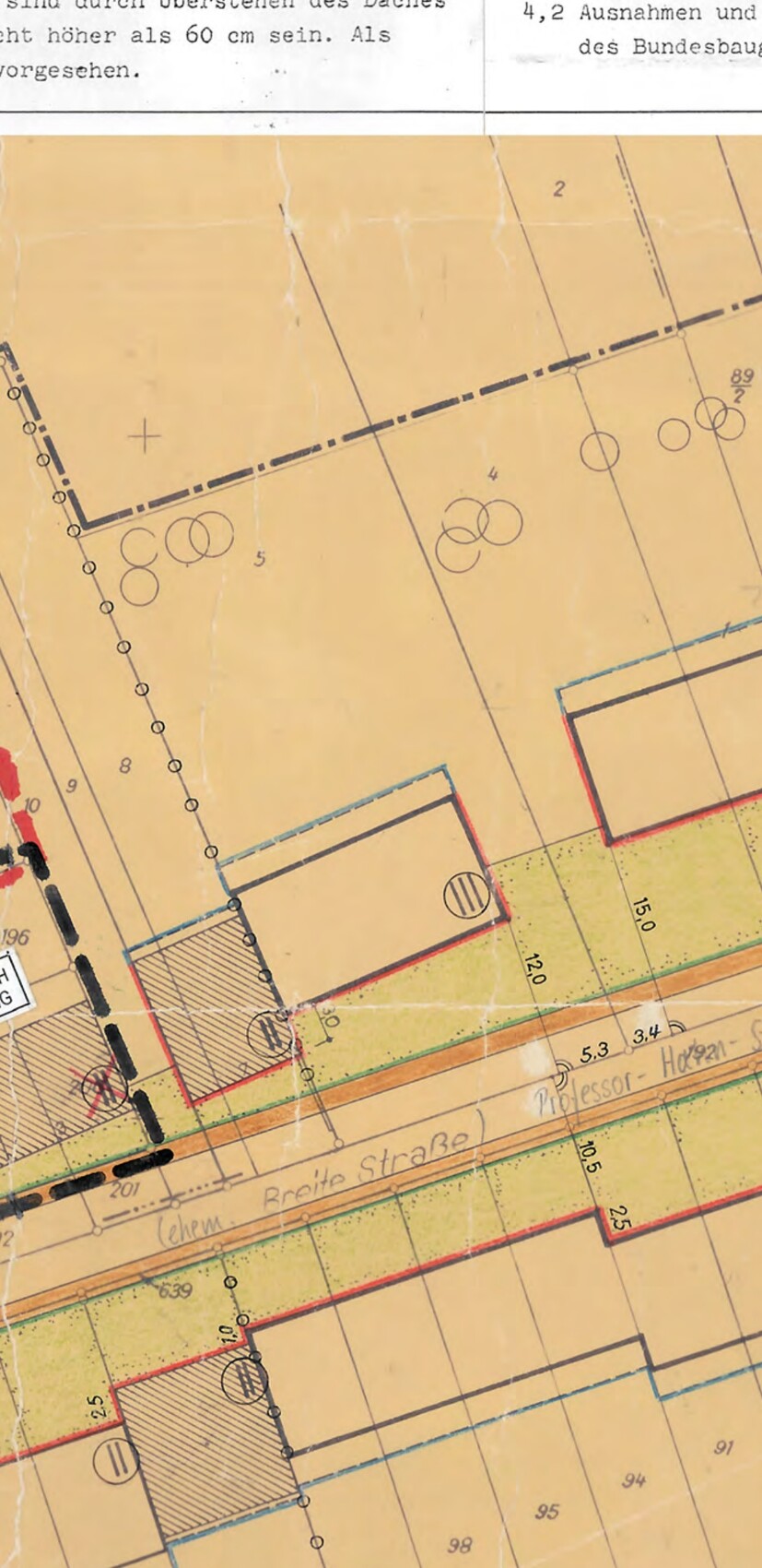 Ausschnitt aus historischem Bebauungsplan mit Parzellen, Linien und Breite Straße.