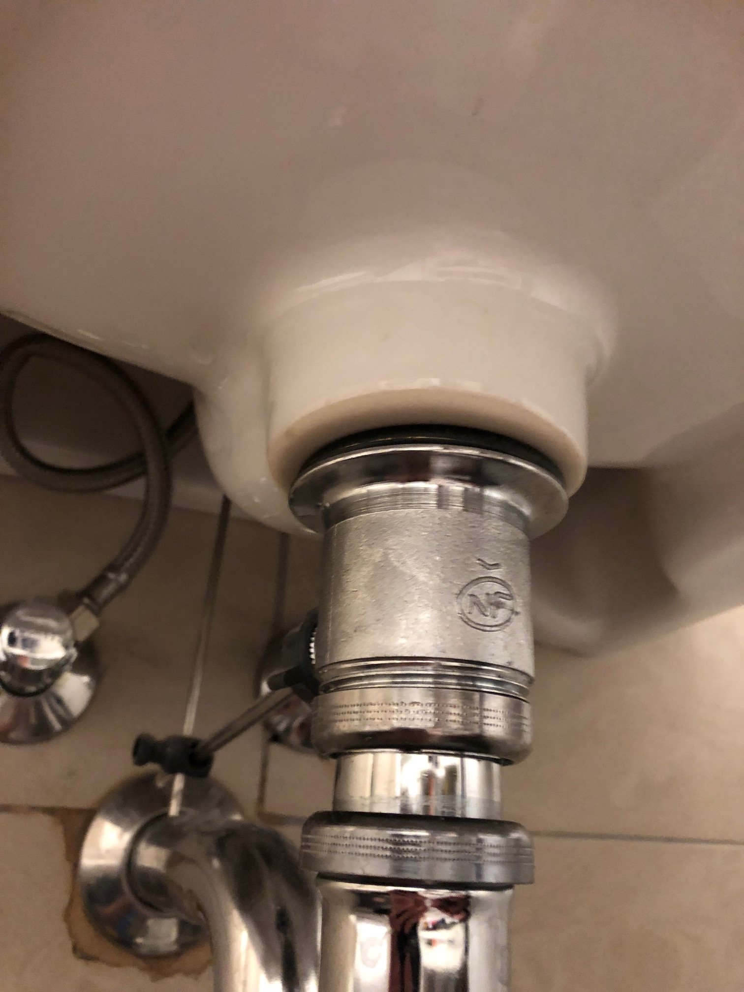 anderes-ablaufventil-an-waschbecken-montieren-239846-1.jpeg