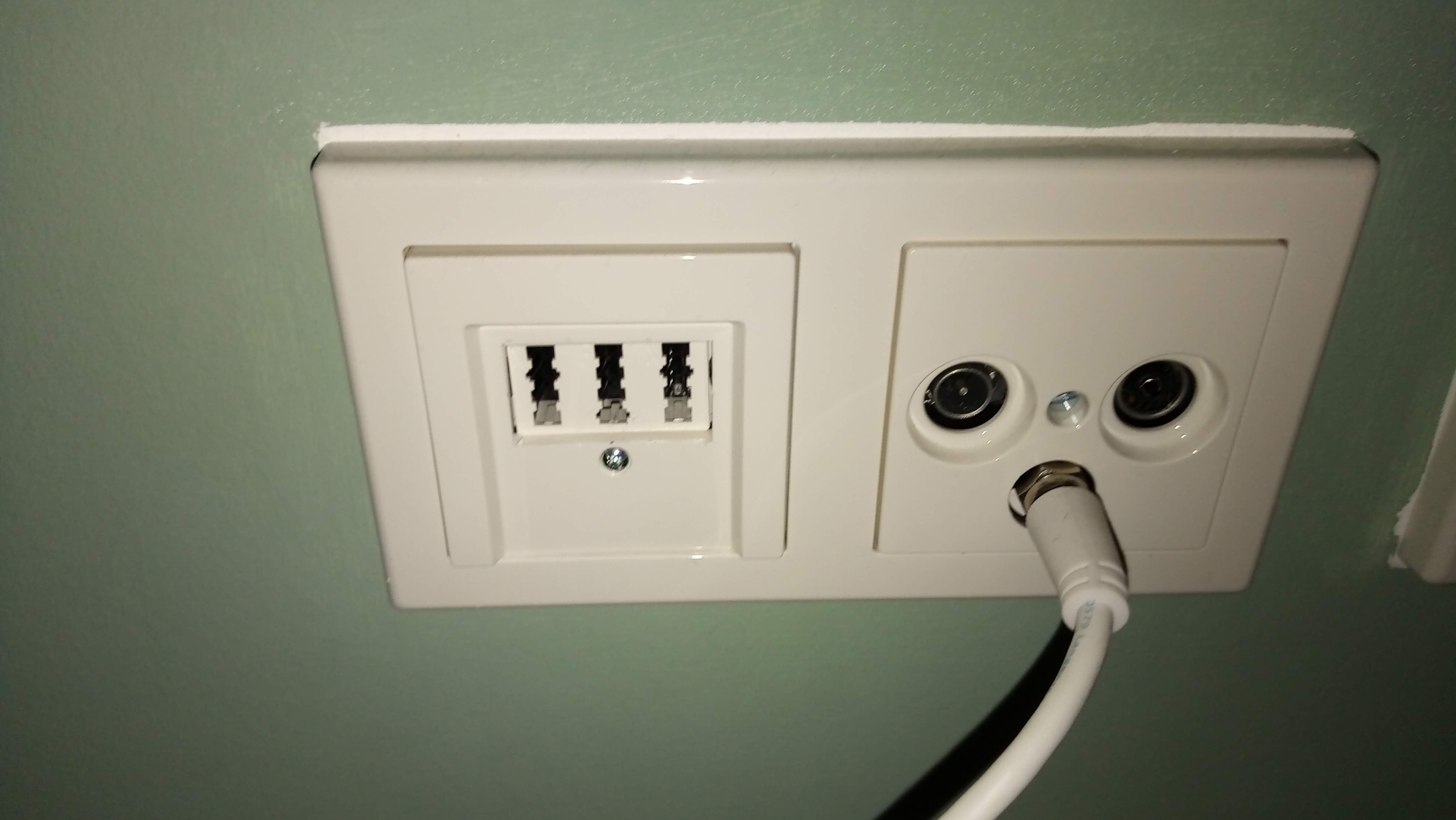 anschluss-weitere-telefondosen-fuer-internet-im-ganzen-haus-291577-5.jpg