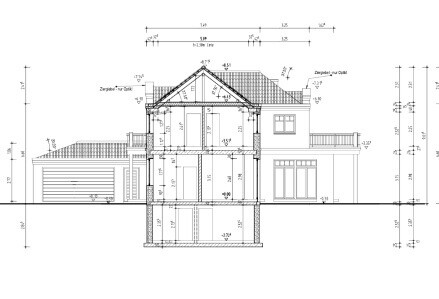 Schnittzeichnung eines zweigeschossigen Hauses mit Garage Fundament und Dachstuhl