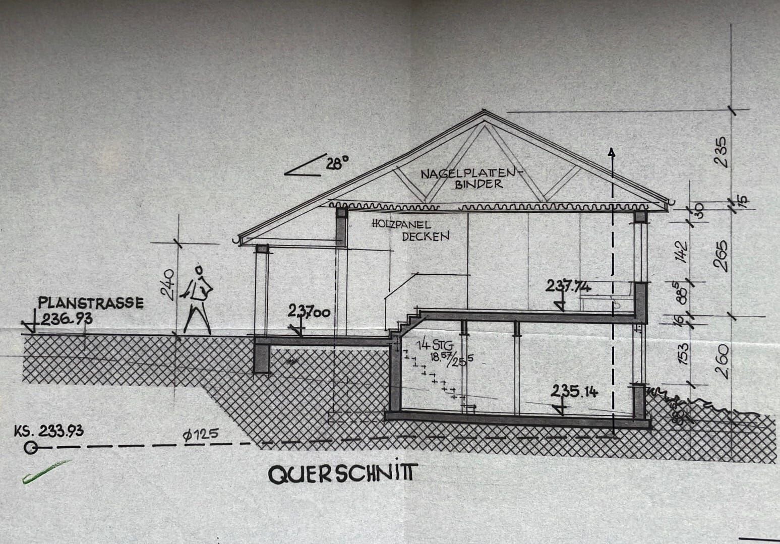 Architekten-Querschnitt eines Hauses mit Dach, Fundament und Kellergeschoss.
