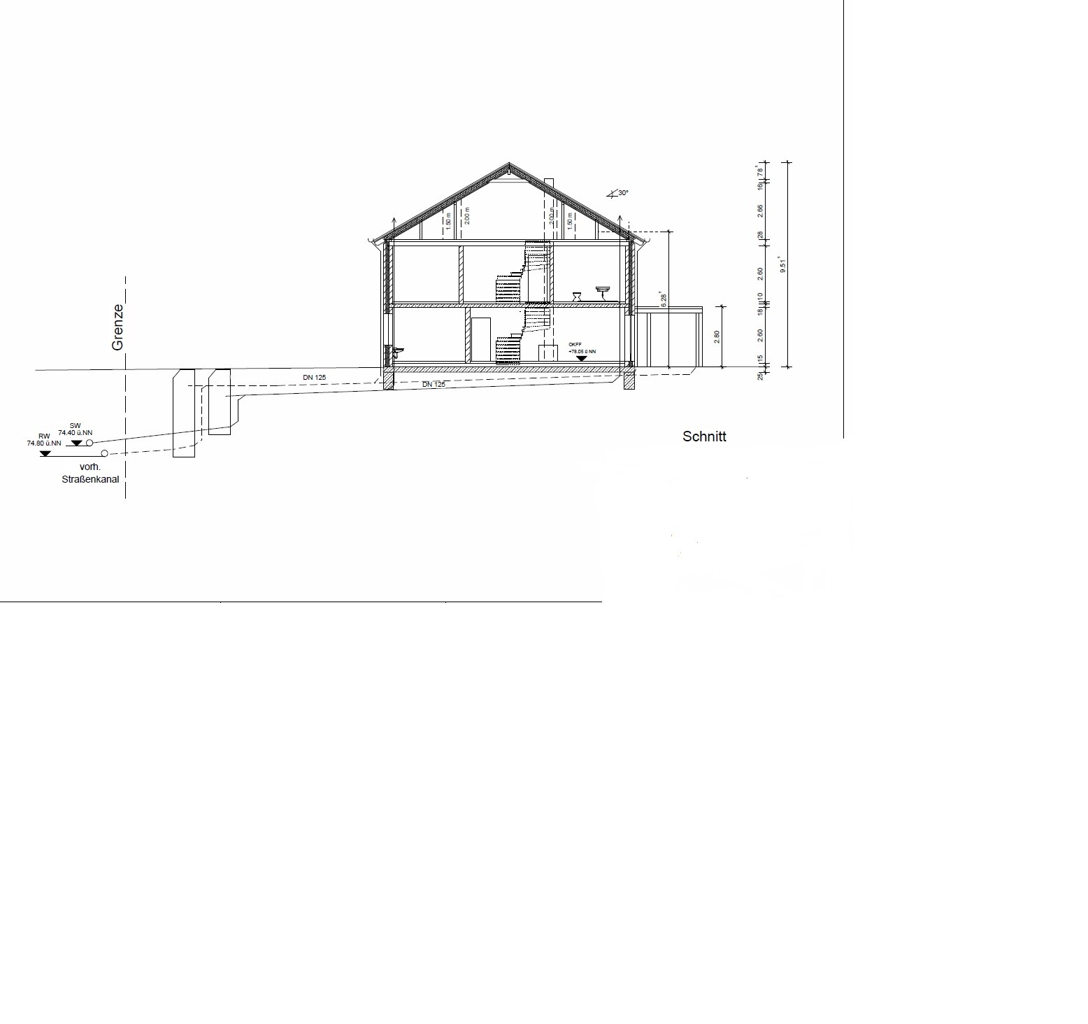 Schnitt durch ein zweigeschossiges Haus mit Dachstuhl, Treppenhaus, Möbeln und Maßangaben.