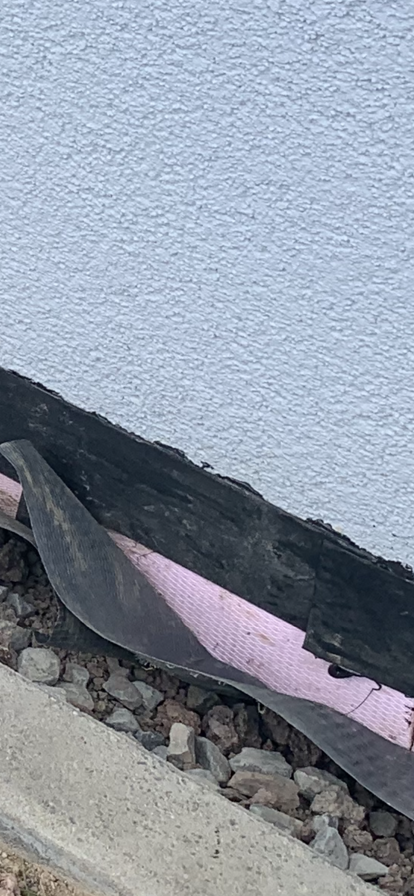 aufsteigende-feuchtigkeit-sockel-aussenwand-469439-2.png