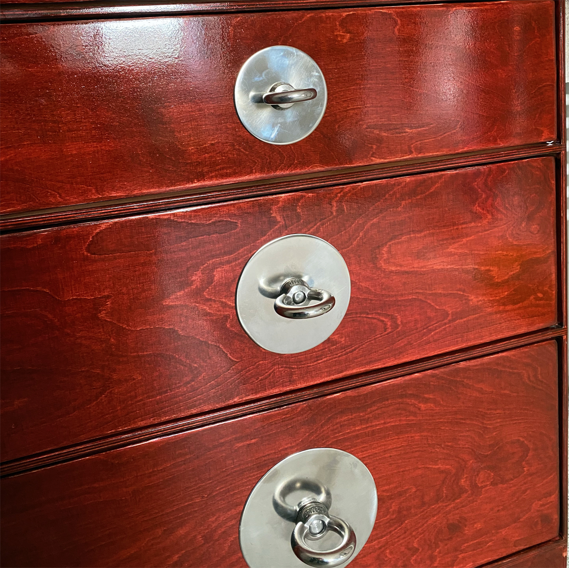 aufwendig-selbst-gebastelter-badschrank-514188-1.jpg