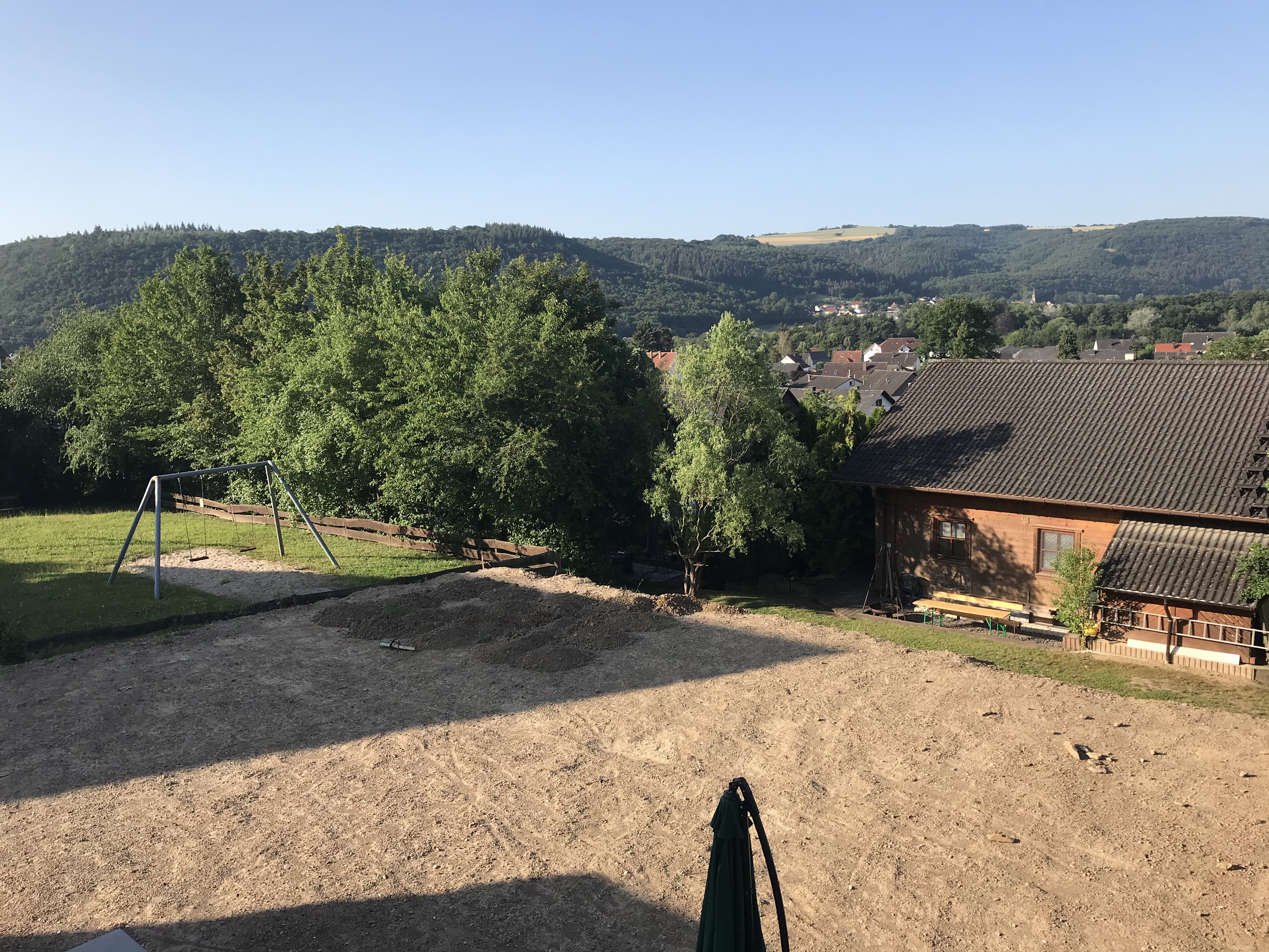 aussenanlage-hang-zum-nachbarn-wie-rahmen-412886-2.jpeg