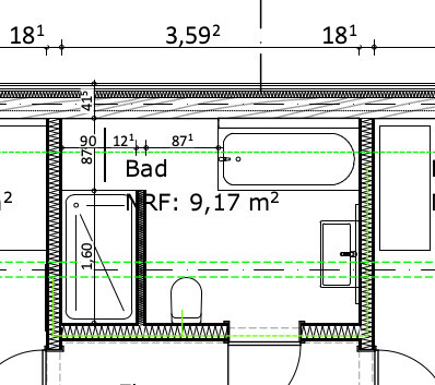 2D Badgrundriss mit Badewanne und Toilette in Grundrisszeichnung.