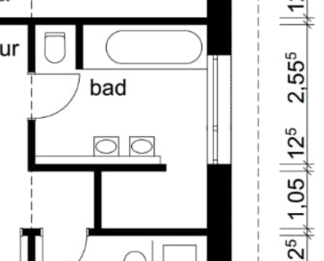 Grundriss eines Badezimmers mit Badewanne, Toilette, Doppelwaschbecken und Tür.