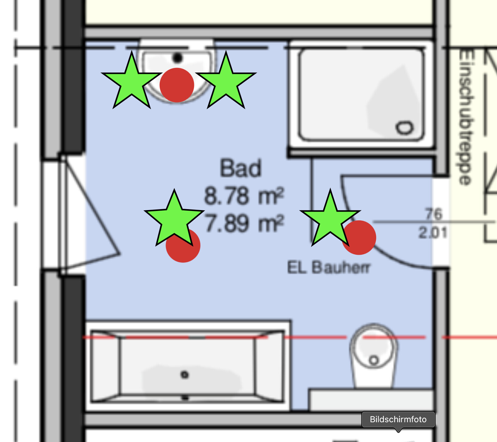 Grundriss eines Badezimmers mit Badewanne, Waschbecken und Toilette; Fläche ca. 8,78 m2.