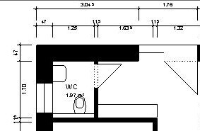 Badgrundriss mit WC, Türen und angrenzenden Wänden