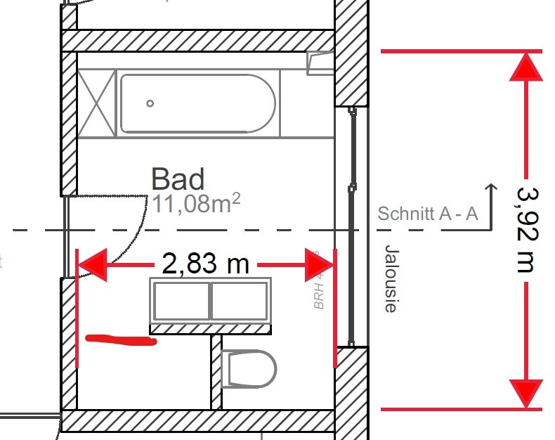 Grundriss eines Badezimmers mit Badewanne, Waschbecken und Toilette, Maßangaben