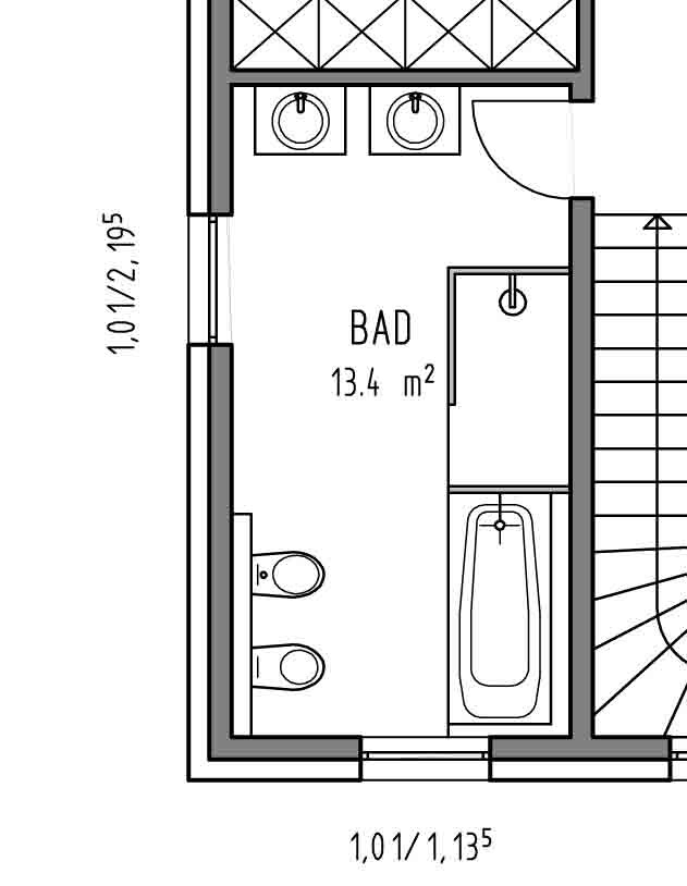 Grundriss eines Badezimmers mit zwei Waschbecken, Badewanne, Toilette und Tür