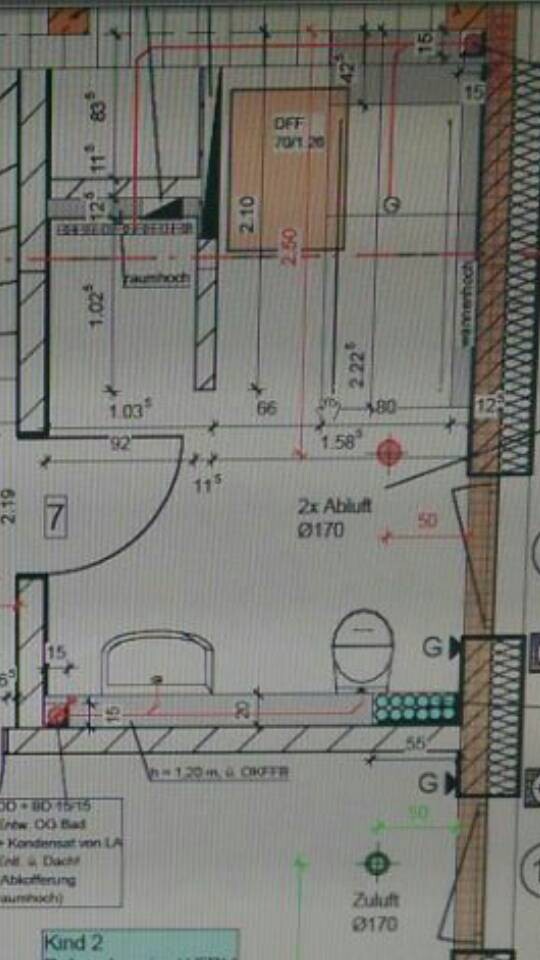 2D Badezimmergrundriss mit Toilette, Waschbecken und Sanitärbereich im Plan