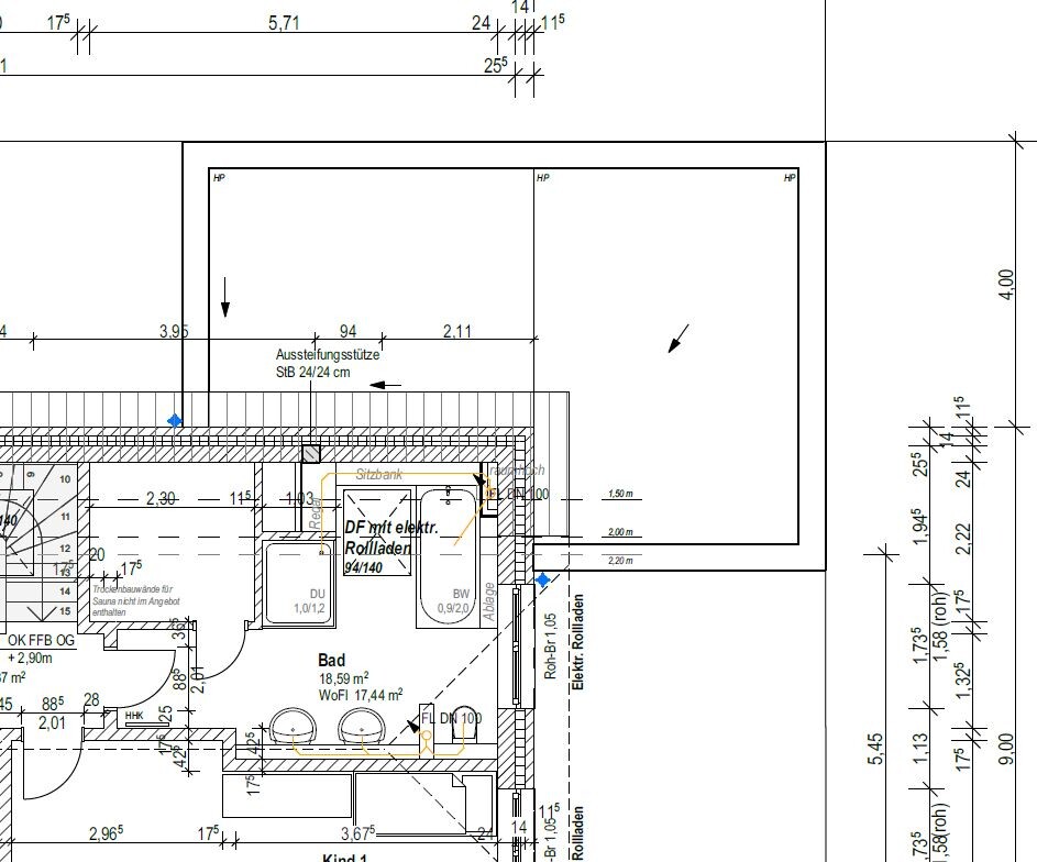 Grundrissplan eines Badezimmers mit Badewanne, Dusche, Waschbecken und WC