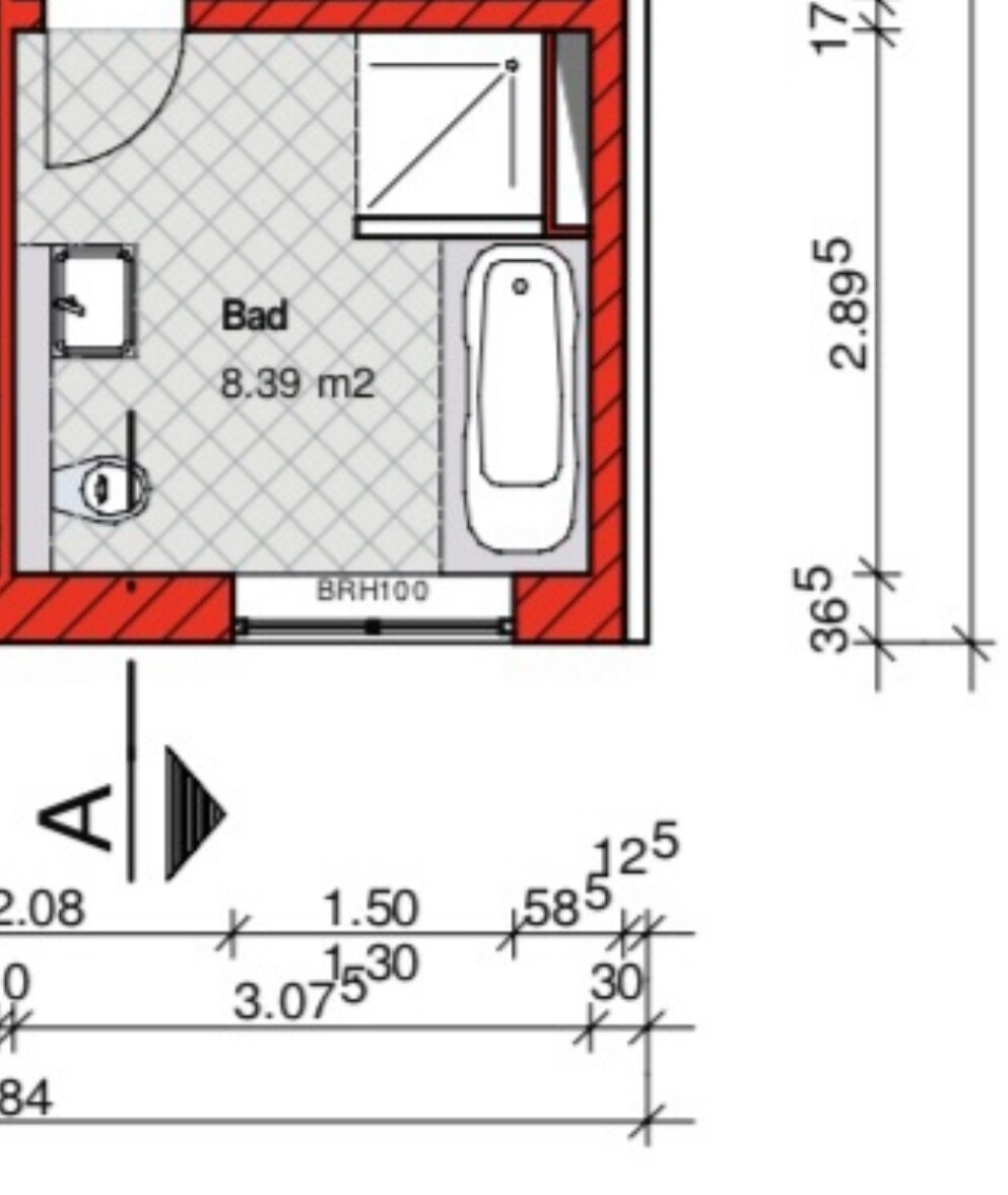 Grundriss Badezimmer, 8,39 m2; Badewanne rechts, Dusche oben, Toilette und Waschbecken links
