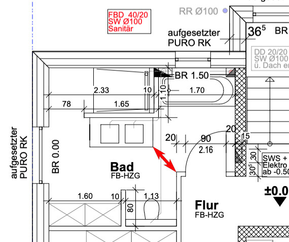 Grundriss eines Badezimmers mit Badewanne, Waschbecken und Tür zum Flur.