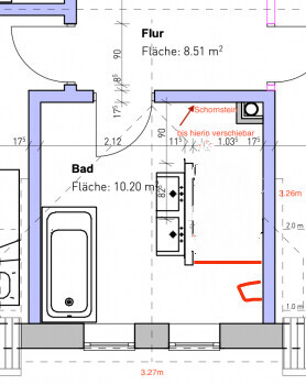 Grundrissplan zeigt Badezimmer mit Badewanne und Flur im Grundrisslayout.